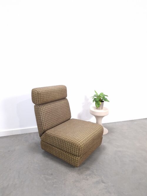 Vintage uittrekbare slaapfauteuil, loungefauteuil bruin geblokt met chromen frame, slaapbank